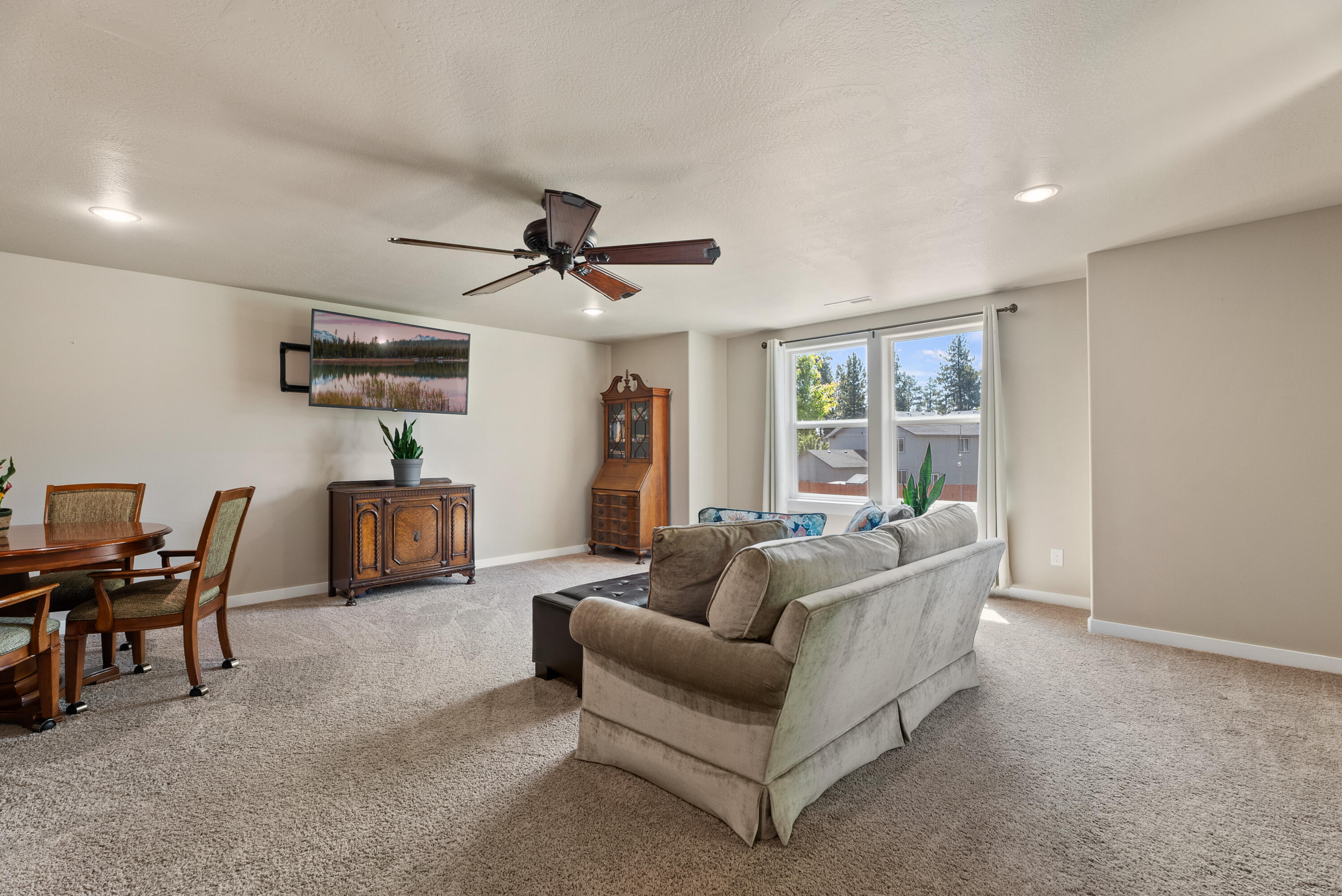 482 North Village Meadows Road Sisters, OR 97759 - Photo 15 of 34 47-print-Riley Visuals-47