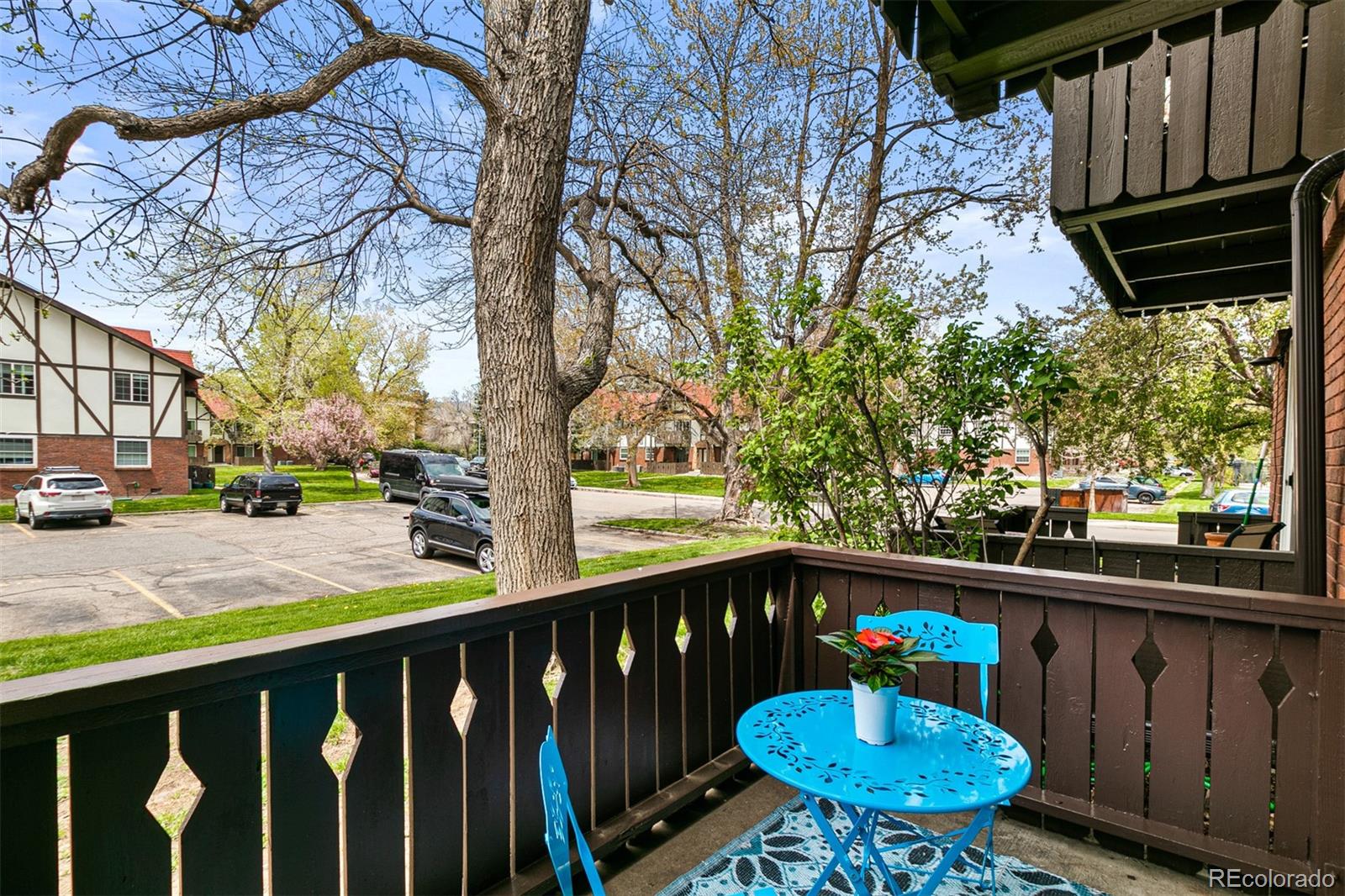3250 Oneal Circle, Unit 17 Boulder, CO 80301 - Photo 25 of 29 a balcony with wooden floor table and chairs