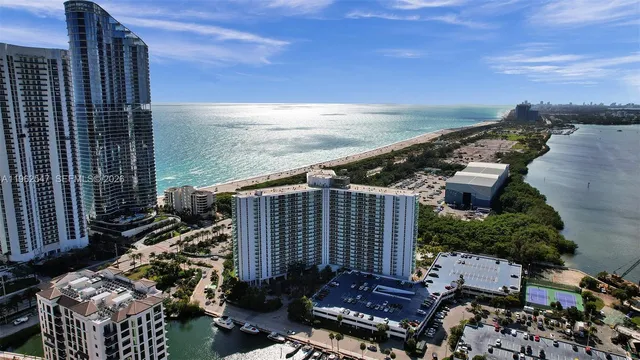 $3,200 | 100 Bayview Drive, Unit 2028, Sunny Isles Beach, FL 33160