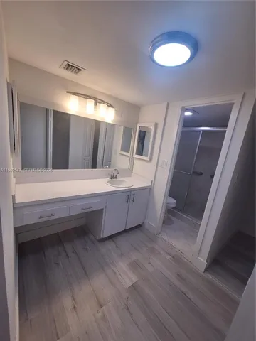 $3,200 | 100 Bayview Drive, Unit 2028, Sunny Isles Beach, FL 33160