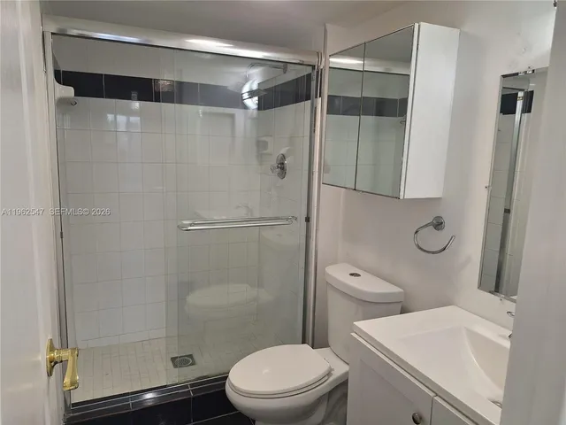 $3,200 | 100 Bayview Drive, Unit 2028, Sunny Isles Beach, FL 33160