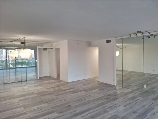 $3,200 | 100 Bayview Drive, Unit 2028, Sunny Isles Beach, FL 33160