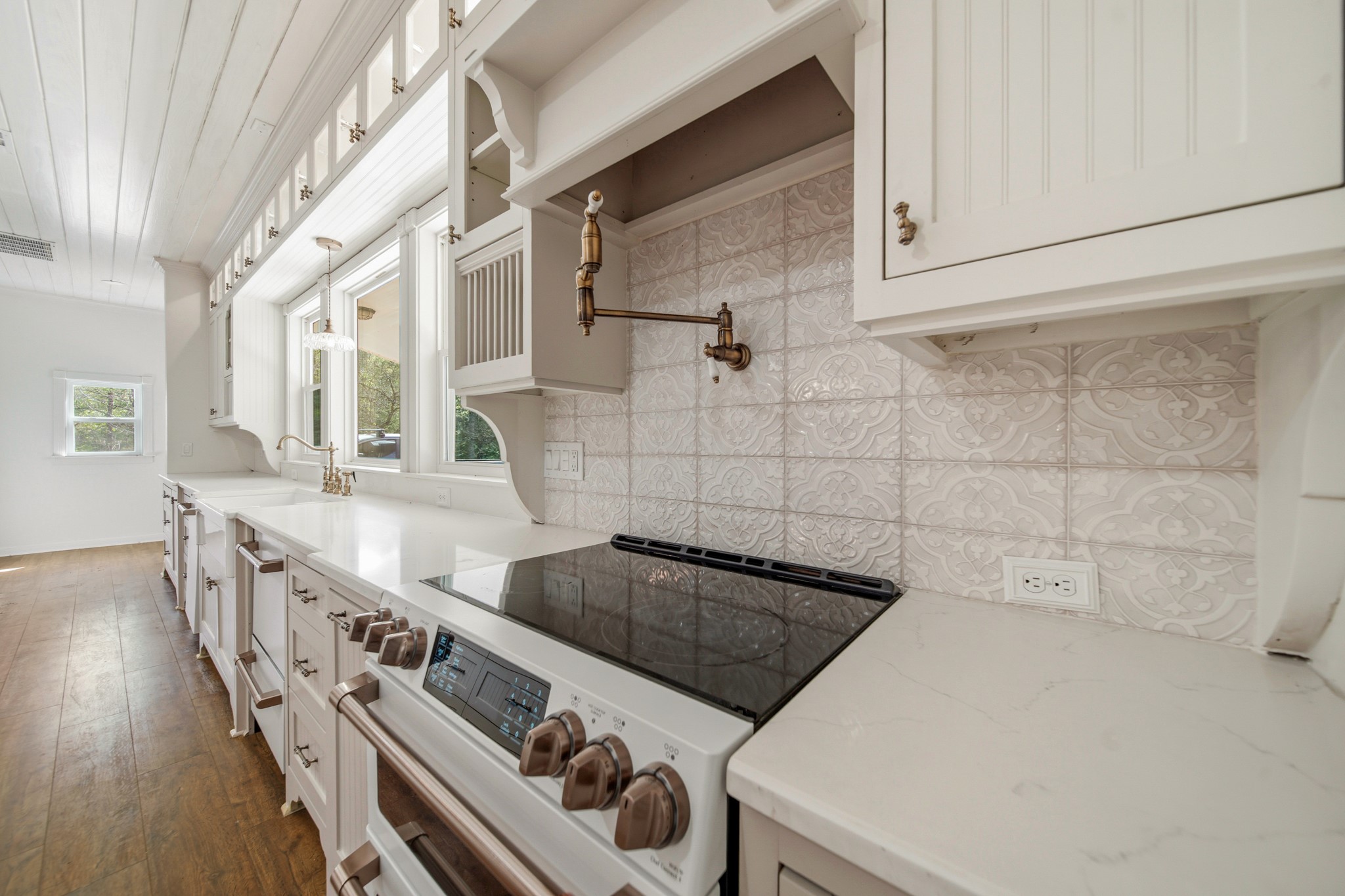 41712 Harpers Church Road Hempstead, TX 77445 - Photo 11 of 50 Top of line CAFE appliance's, pot filler, 2 dishwashers, bead board ceiling, vintage lighting, wood flooring, deep sink