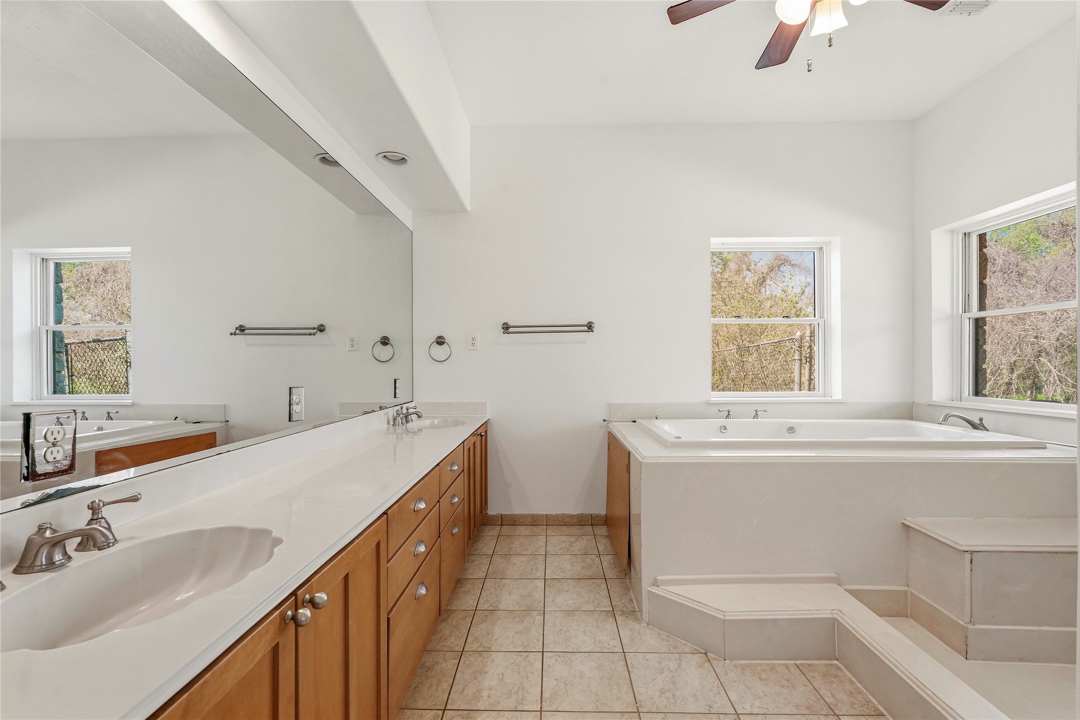 41712 Harpers Church Road Hempstead, TX 77445 - Photo 30 of 50 Primary Bathroom, oversized jetted Tub, double vanity, w/separate shower