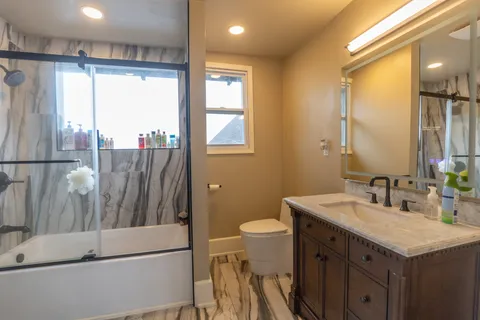 $1,600,000 | 2990 McGavock Pike, Nashville, TN 37214