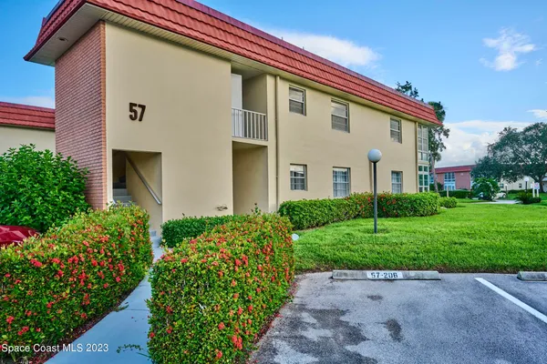 $155,000 | 57 Woodland Drive, Unit 203, Vero Beach, FL 32962