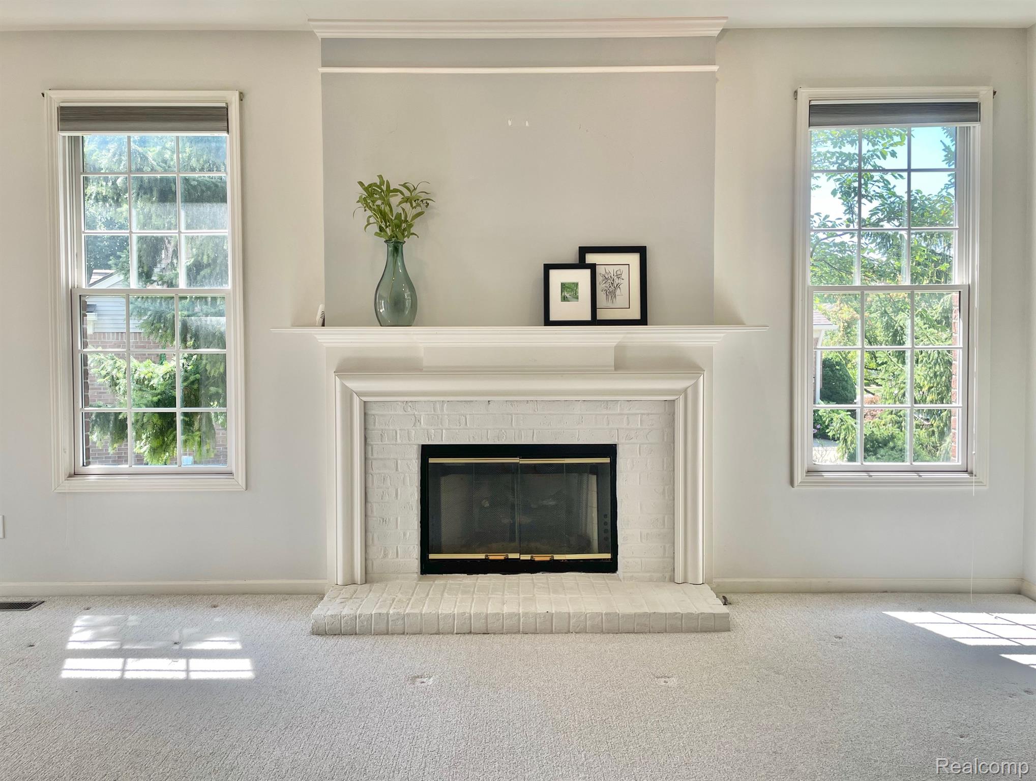 1630 Boulder Court Rochester, MI 48306 - Photo 9 of 40 Gas fireplace