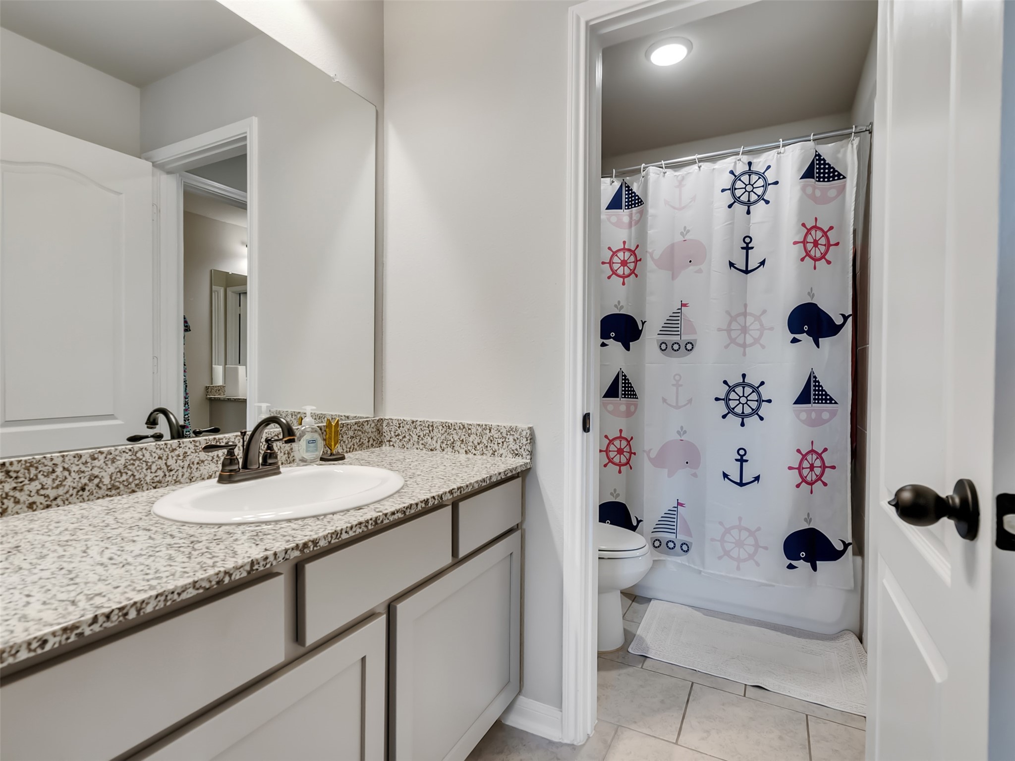 10302 Muir Peak Drive Rosharon, TX 77583 - Photo 27 of 40 Upstairs Full Bathroom