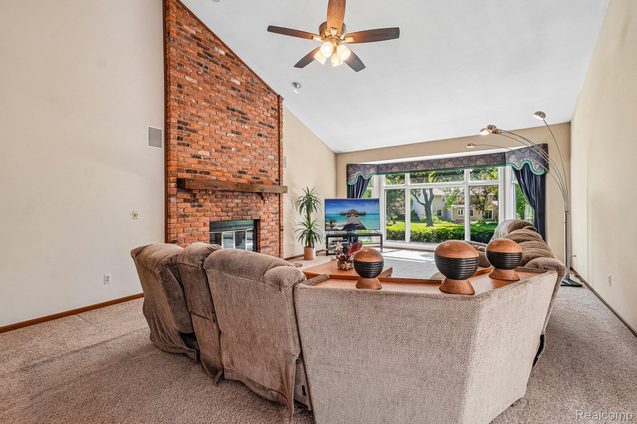 4523 Rivers Edge Drive Troy, MI 48098 - Photo 7 of 66 7-web-or-mls-Rivers Edge Dr-S0306-007.jpg