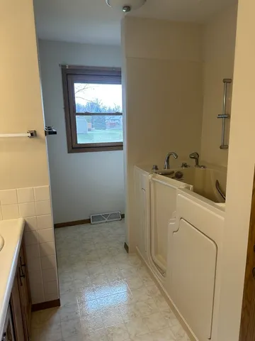 $185,000 | 803 East Washington Street, Le Roy, IL 61752