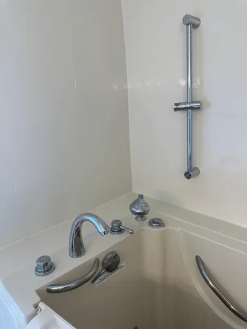 $185,000 | 803 East Washington Street, Le Roy, IL 61752