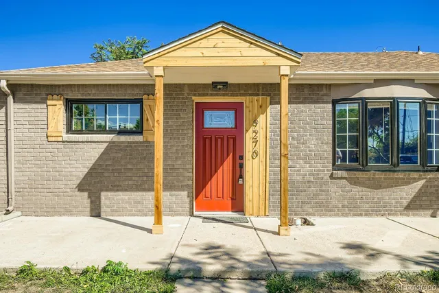 a view of entrance of the house