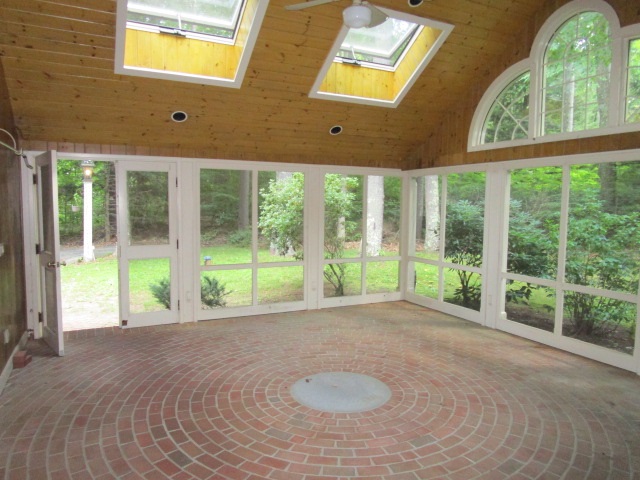 11 Parkhurst Road Merrimack, NH 03054 - Photo 17 of 40