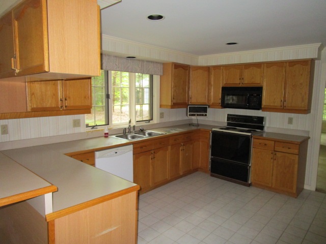 11 Parkhurst Road Merrimack, NH 03054 - Photo 10 of 40