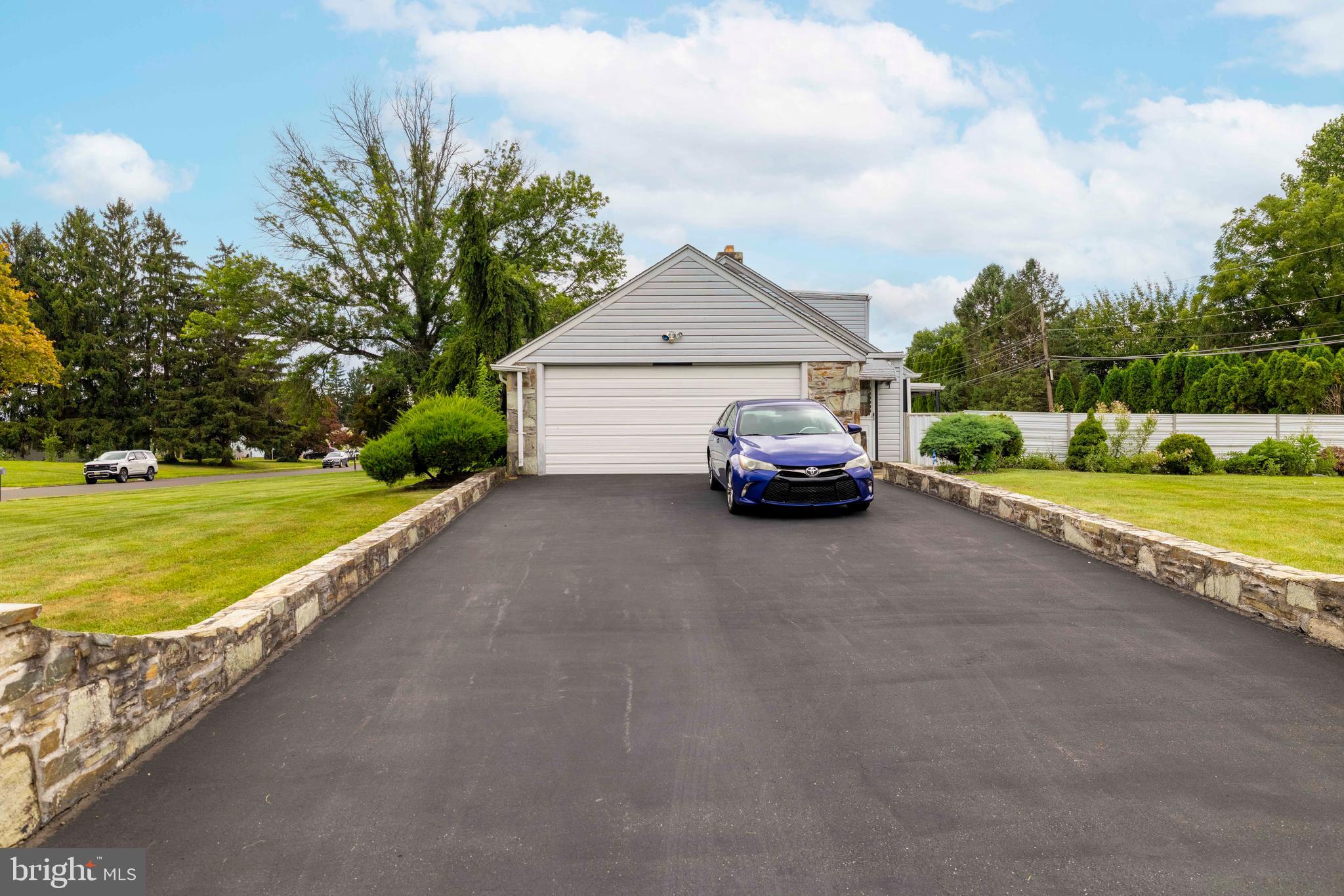 3946 Blake Road Huntingdon Valley, PA 19006 - Photo 6 of 31