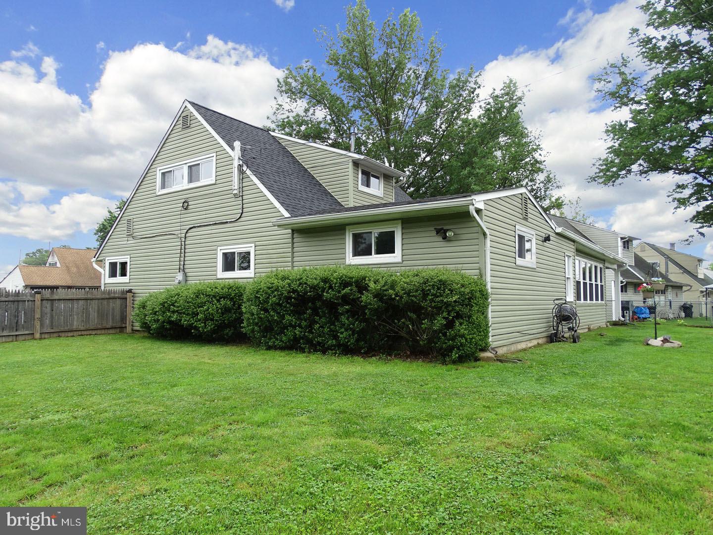43 Iris Road Levittown, PA 19057 - Photo 23 of 25 Exterior Back