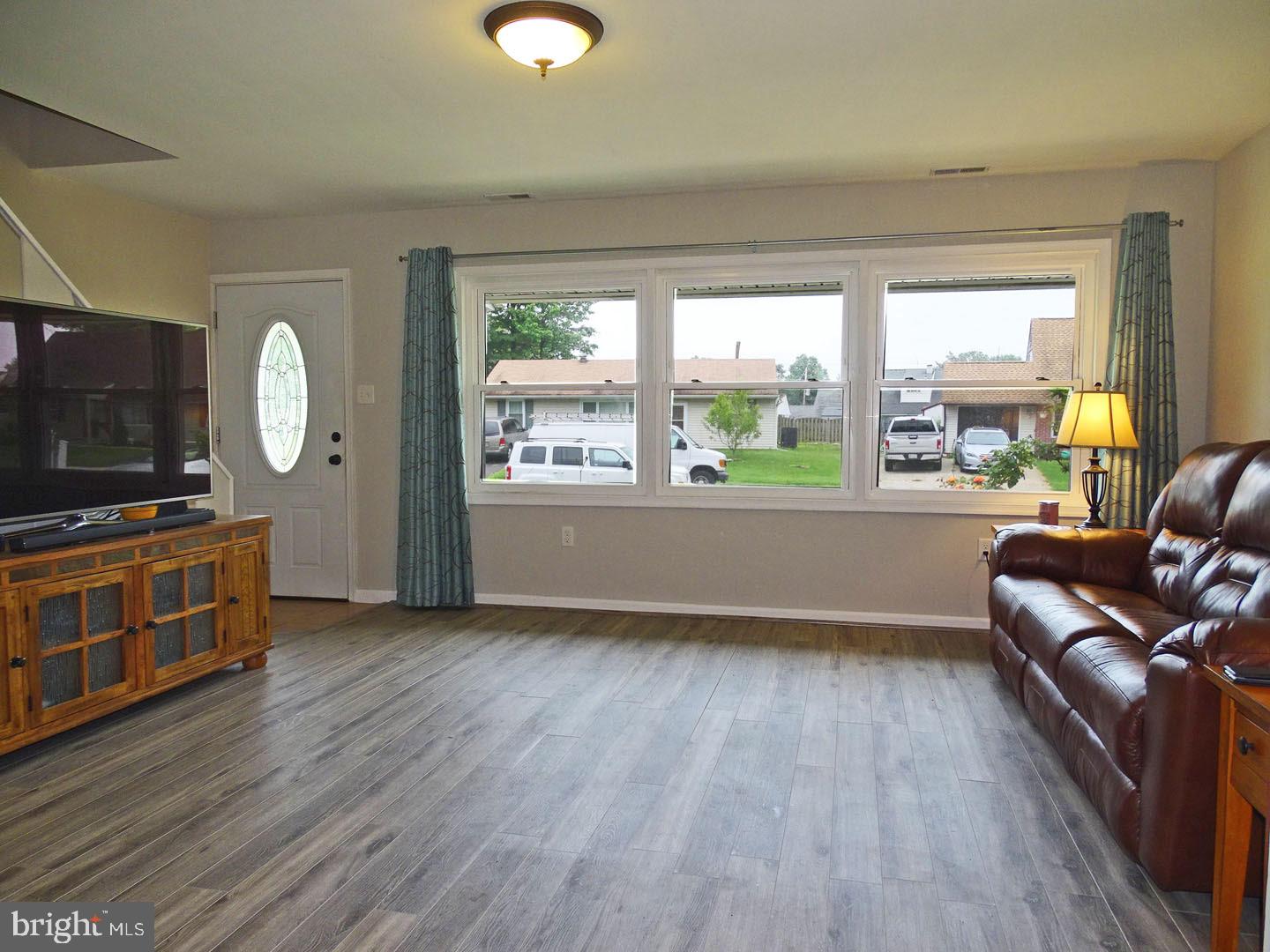 43 Iris Road Levittown, PA 19057 - Photo 3 of 25 Living Room