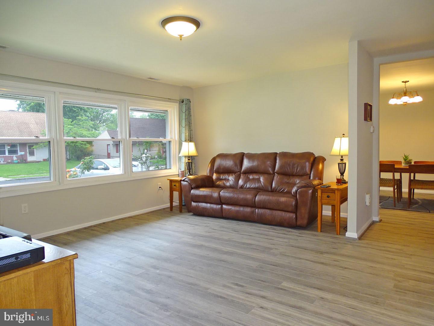 43 Iris Road Levittown, PA 19057 - Photo 4 of 25 Living Room