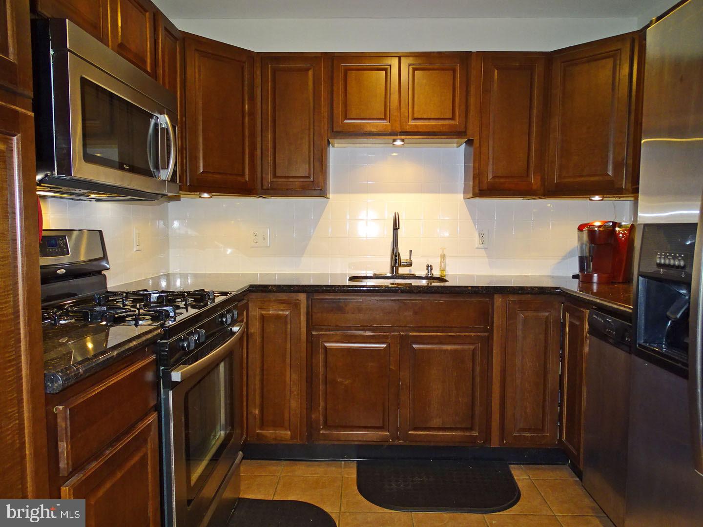 43 Iris Road Levittown, PA 19057 - Photo 8 of 25 Kitchen