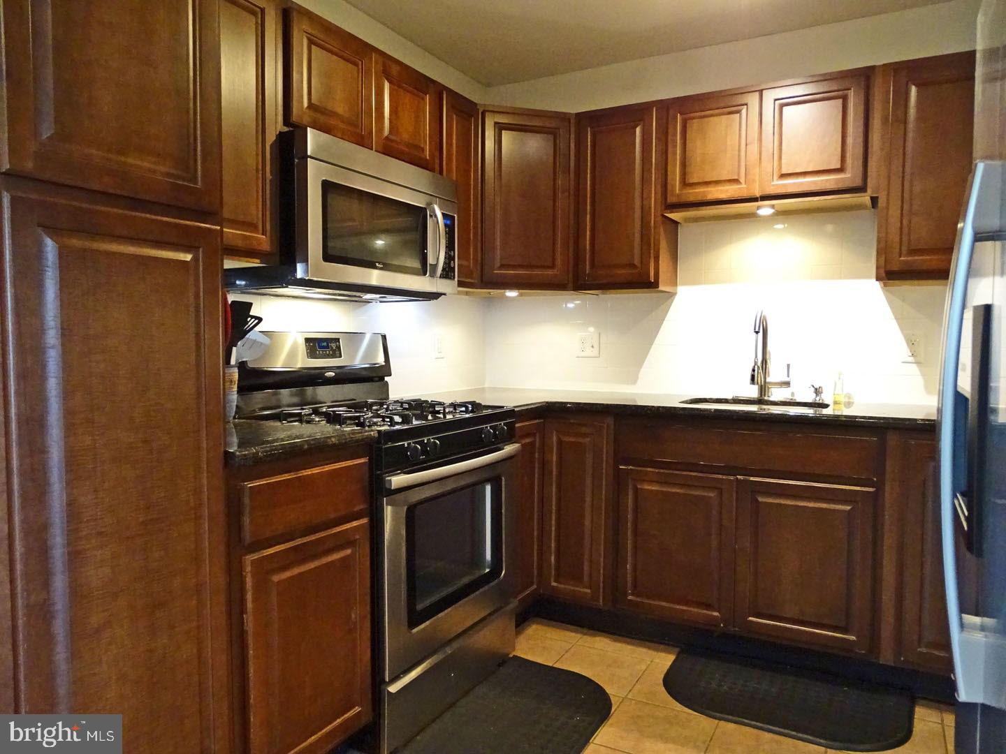 43 Iris Road Levittown, PA 19057 - Photo 9 of 25 Kitchen