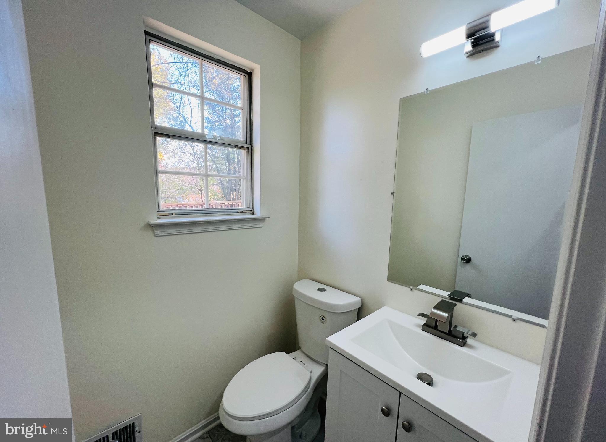 9112 Roundleaf Way Gaithersburg, MD 20879 - Photo 25 of 28