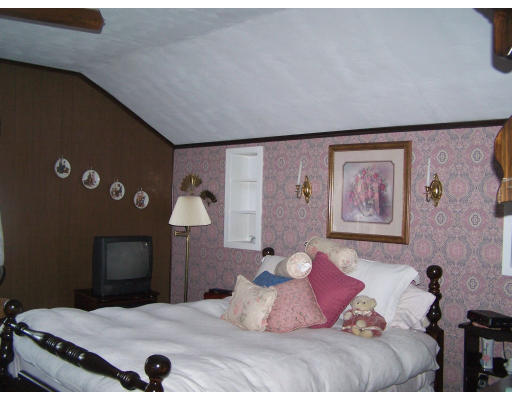 126 Holyoke Road Westfield, MA 01085 - Photo 13 of 24 Gallery Image 13