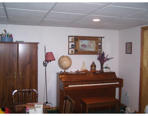 126 Holyoke Road Westfield, MA 01085 - Photo 19 of 24 Gallery Image 19