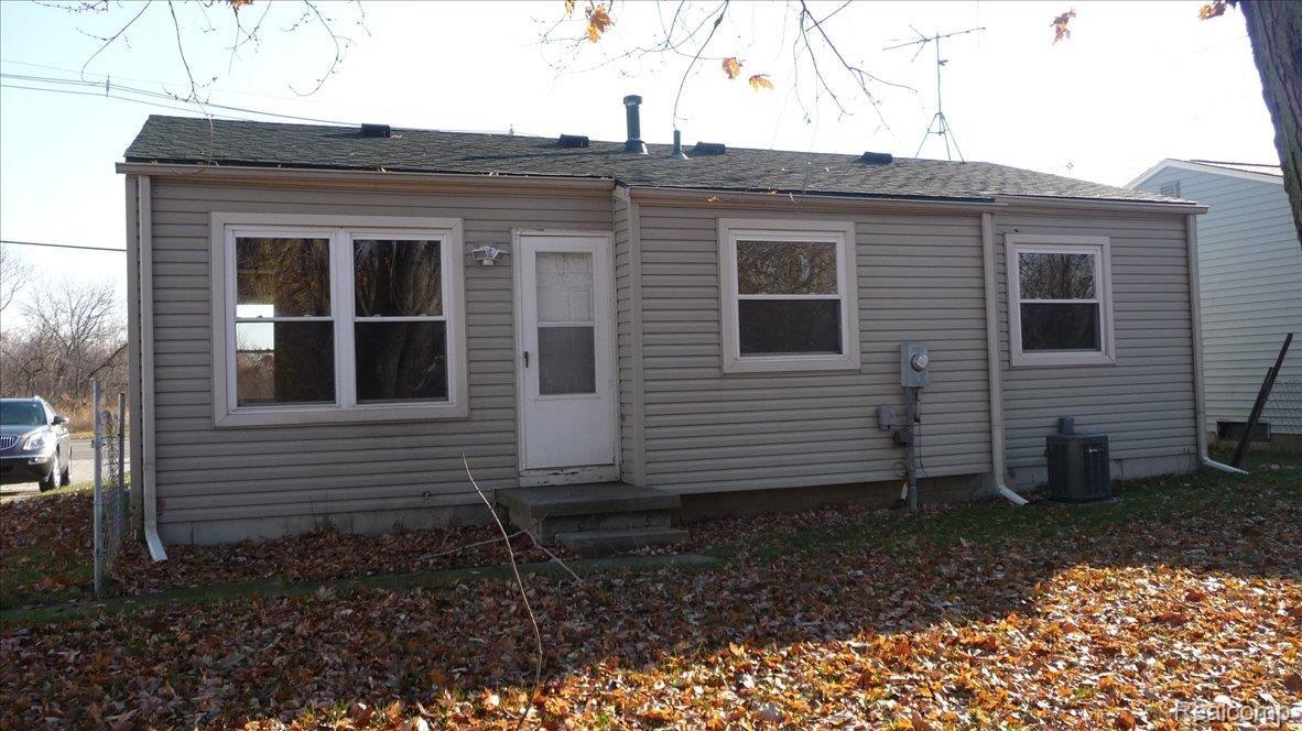 6038 Tuttle Hill Road Ypsilanti, MI 48197 - Photo 2 of 9 P1070354