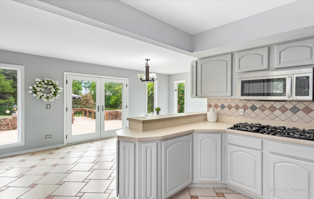 30W761 Army Trail Road Wayne, IL 60184 - Photo 8 of 50