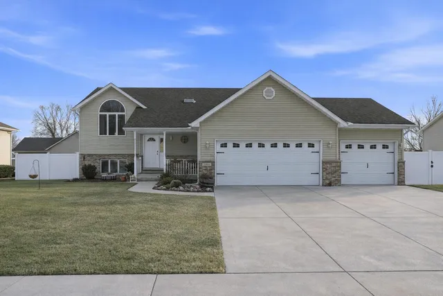 $396,900 | 3001 Emerald Drive, Hobart, IN 46342