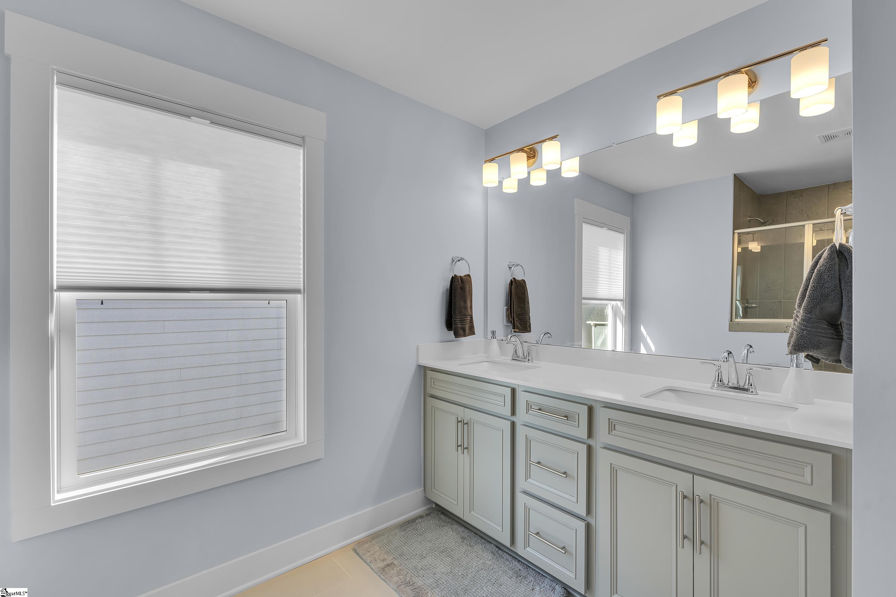 125 Kirkstone Drive Greenville, SC 29607 - Photo 2 of 33