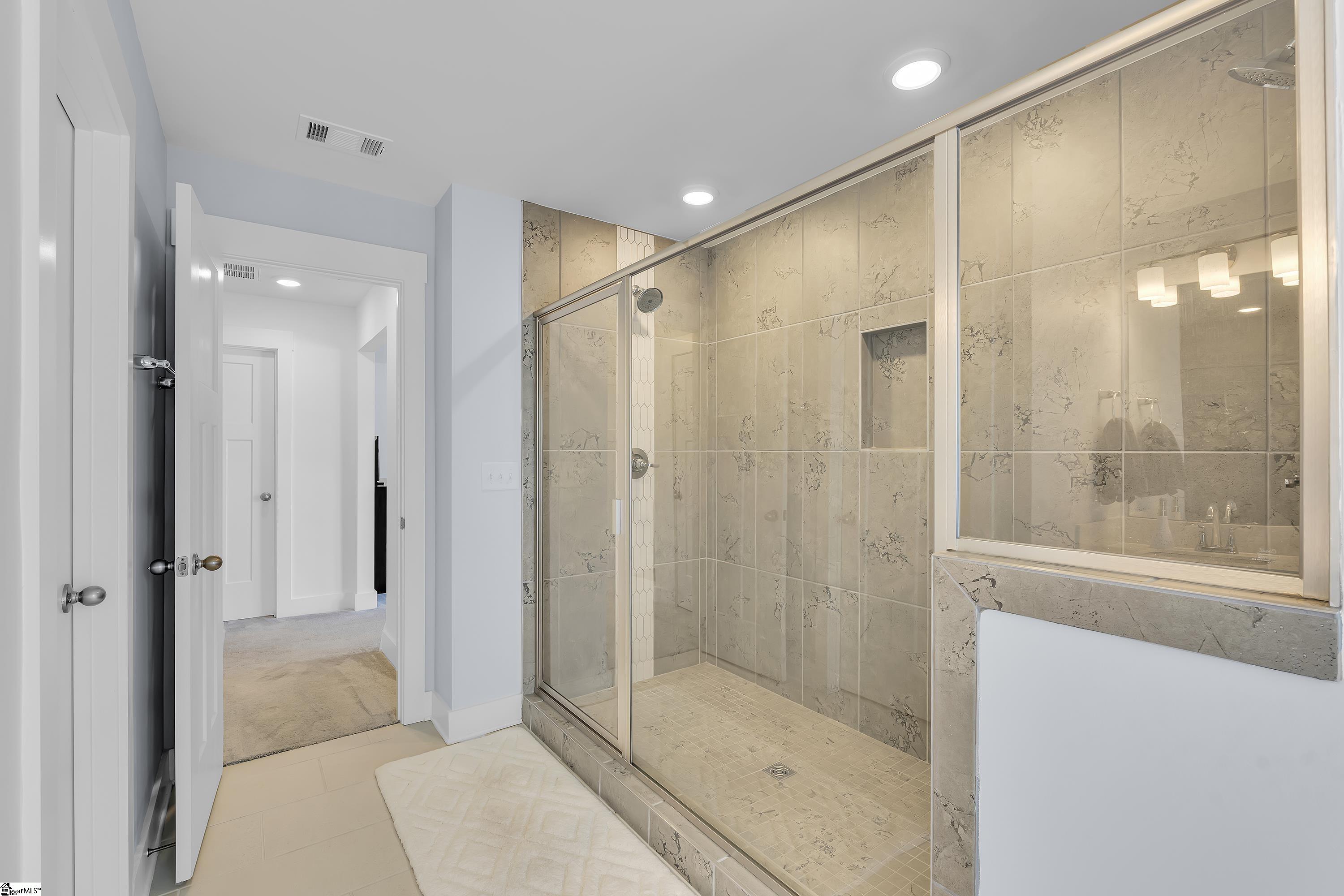 125 Kirkstone Drive Greenville, SC 29607 - Photo 3 of 33