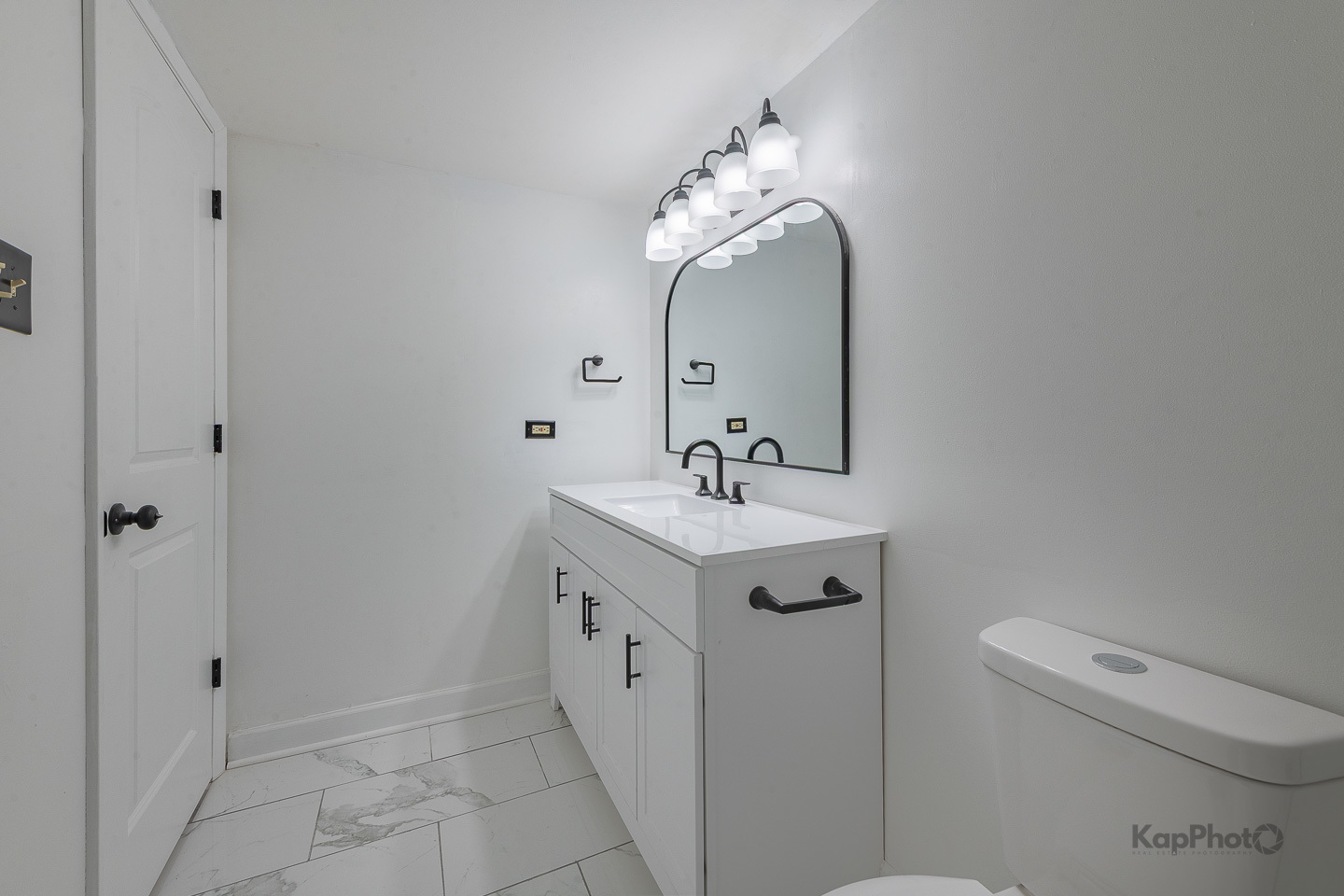 669 Chappel Avenue, Unit 1A Calumet City, IL 60409 - Photo 21 of 24 a bathroom with a sink a toilet and mirror