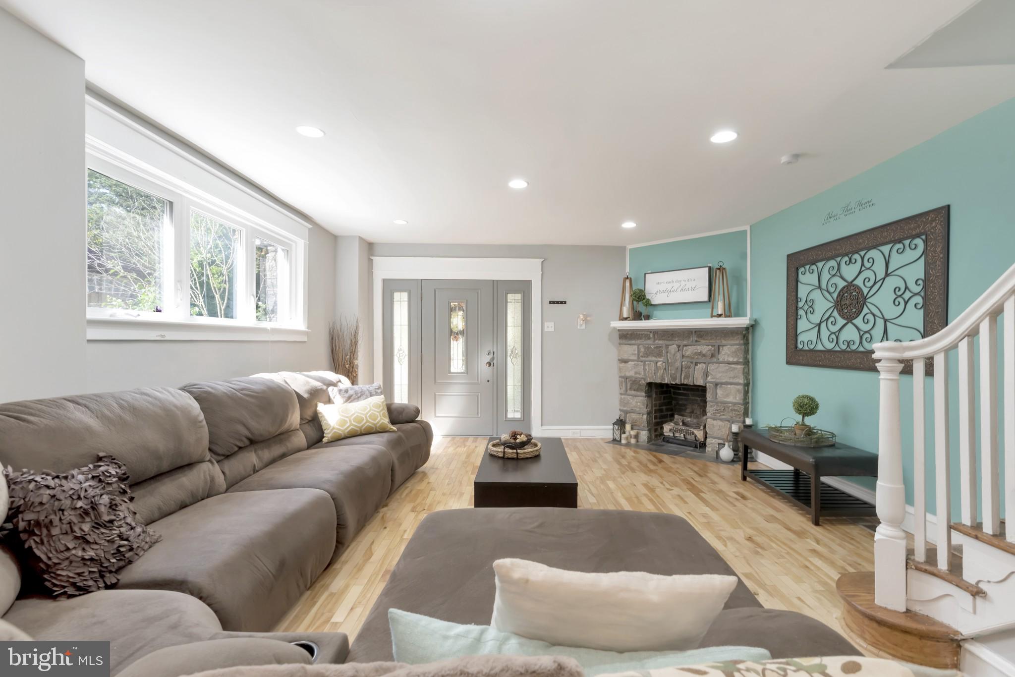 4950 State Road Drexel Hill, PA 19026 - Photo 5 of 32 Living Room