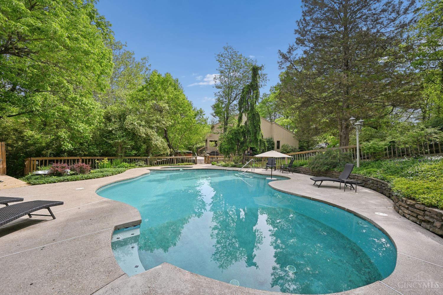559 Asbury Road Cincinnati, OH 45255 - Photo 46 of 50