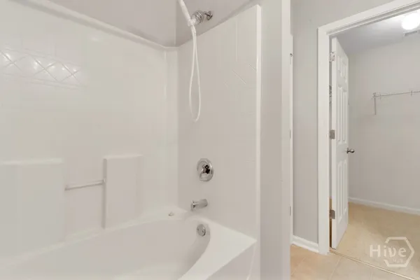 $1,900 | 65 Canyon Oak Loop, Richmond Hill, GA 31324