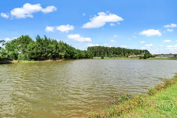 $1,900 | 65 Canyon Oak Loop, Richmond Hill, GA 31324