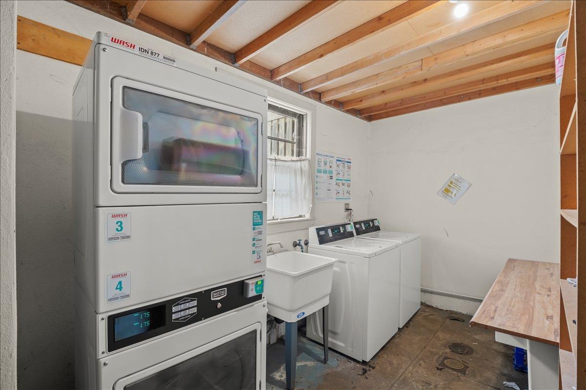 3719 Emerson Street Oakland, CA 94610 - Photo 32 of 34 a utility room with dryer and washer
