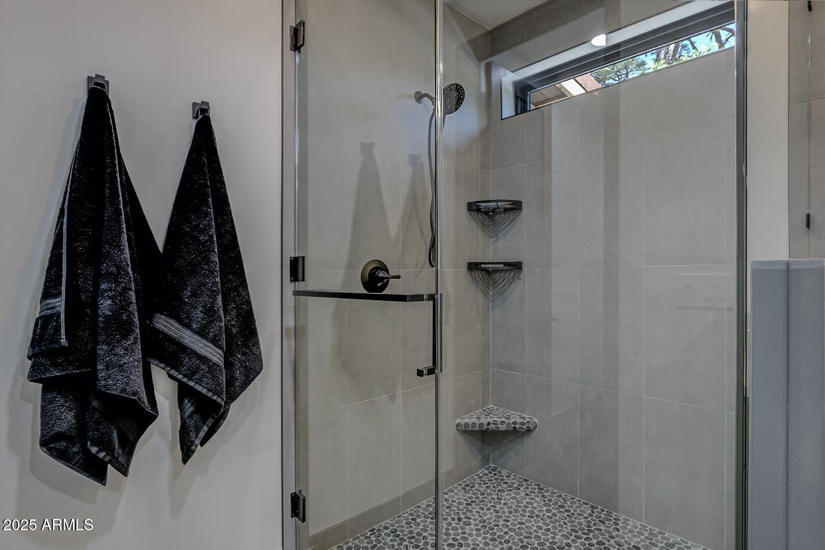 2965 Eagle Ridge Circle Happy Jack, AZ 86024 - Photo 33 of 54 a bathroom with a shower