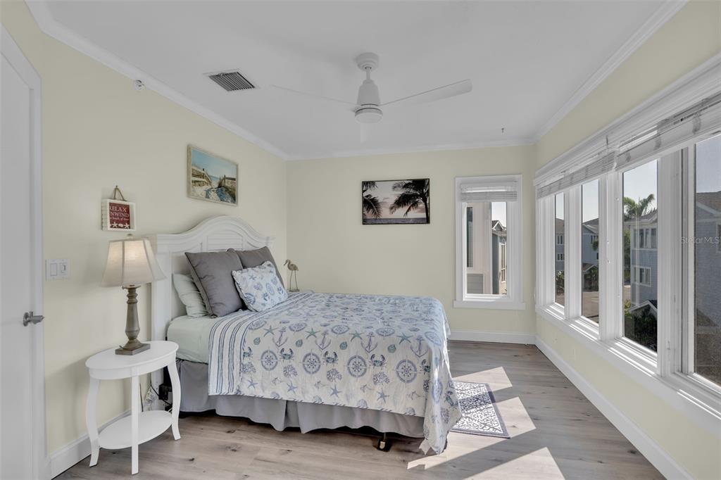 848 Evergreen Way Longboat Key, FL 34228 - Photo 28 of 66 a bedroom with a large bed and a window