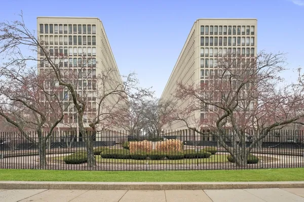 $1,795 | 1450 East 55th Place, Unit 525S, Chicago, IL 60637