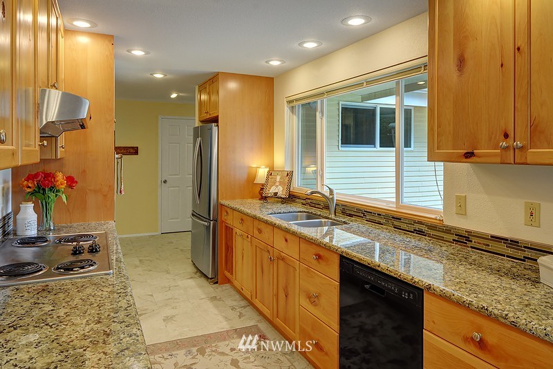 11036 Southeast 186th Street Renton, WA 98055 - Photo 7 of 18