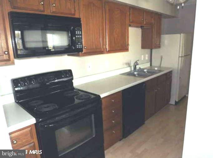 839 Deering Road, Unit 8H Pasadena, MD 21122 - Photo 2 of 18 Kitchen