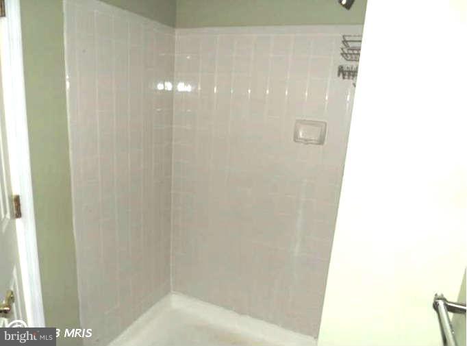 839 Deering Road, Unit 8H Pasadena, MD 21122 - Photo 11 of 18 Bath (Master)