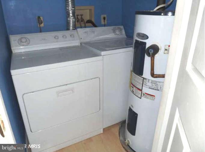 839 Deering Road, Unit 8H Pasadena, MD 21122 - Photo 15 of 18 Interior Laundry Area