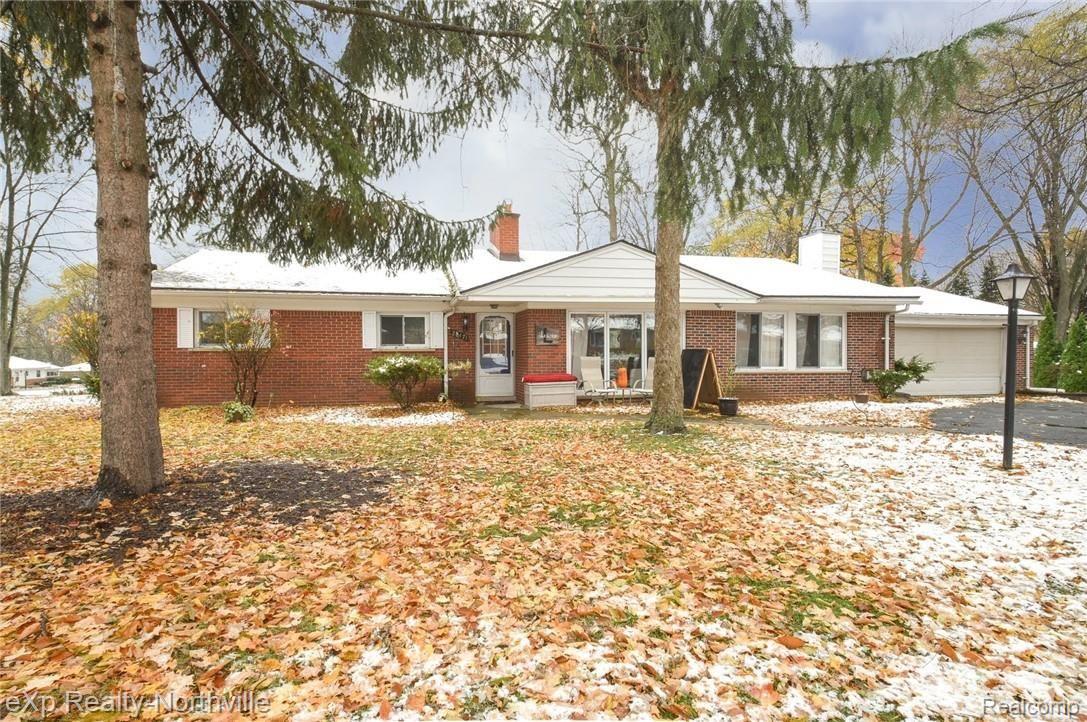 28471 Thorny Brae Road Farmington, MI 48331 - Photo 1 of 27 DSC_7629-Edit.jpg