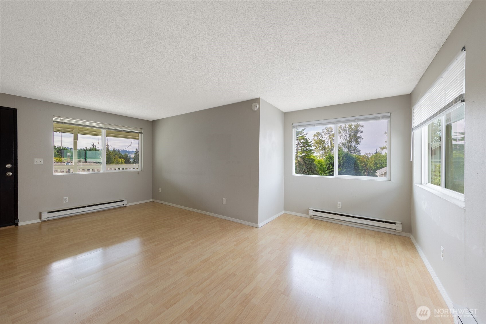361 Earlington Avenue Southwest Renton, WA 98057 - Photo 5 of 30