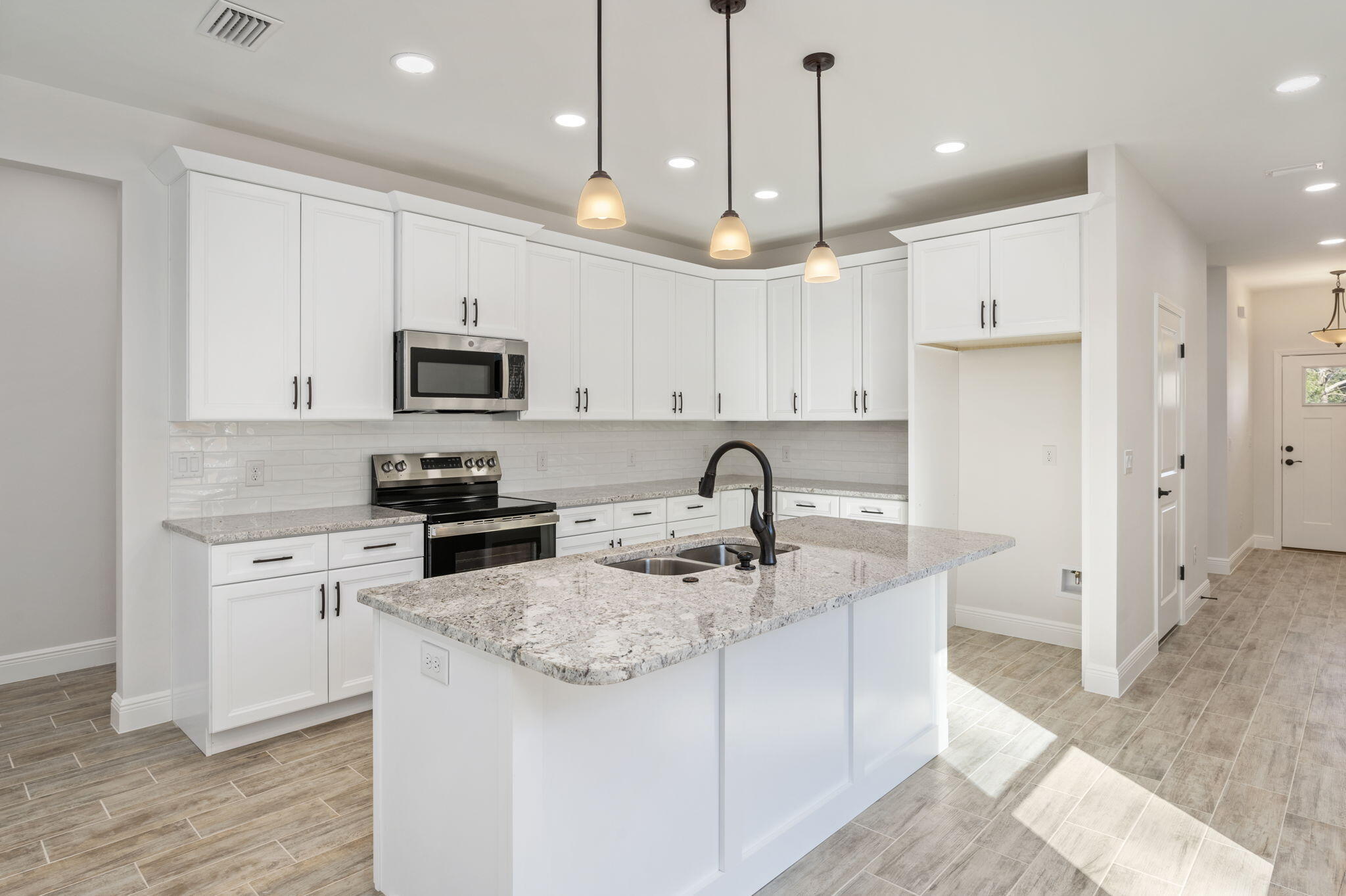 751 East Chestnut Avenue Crestview, FL 32539 - Photo 9 of 33 9-web-or-mls-751-e-chestnut-ave