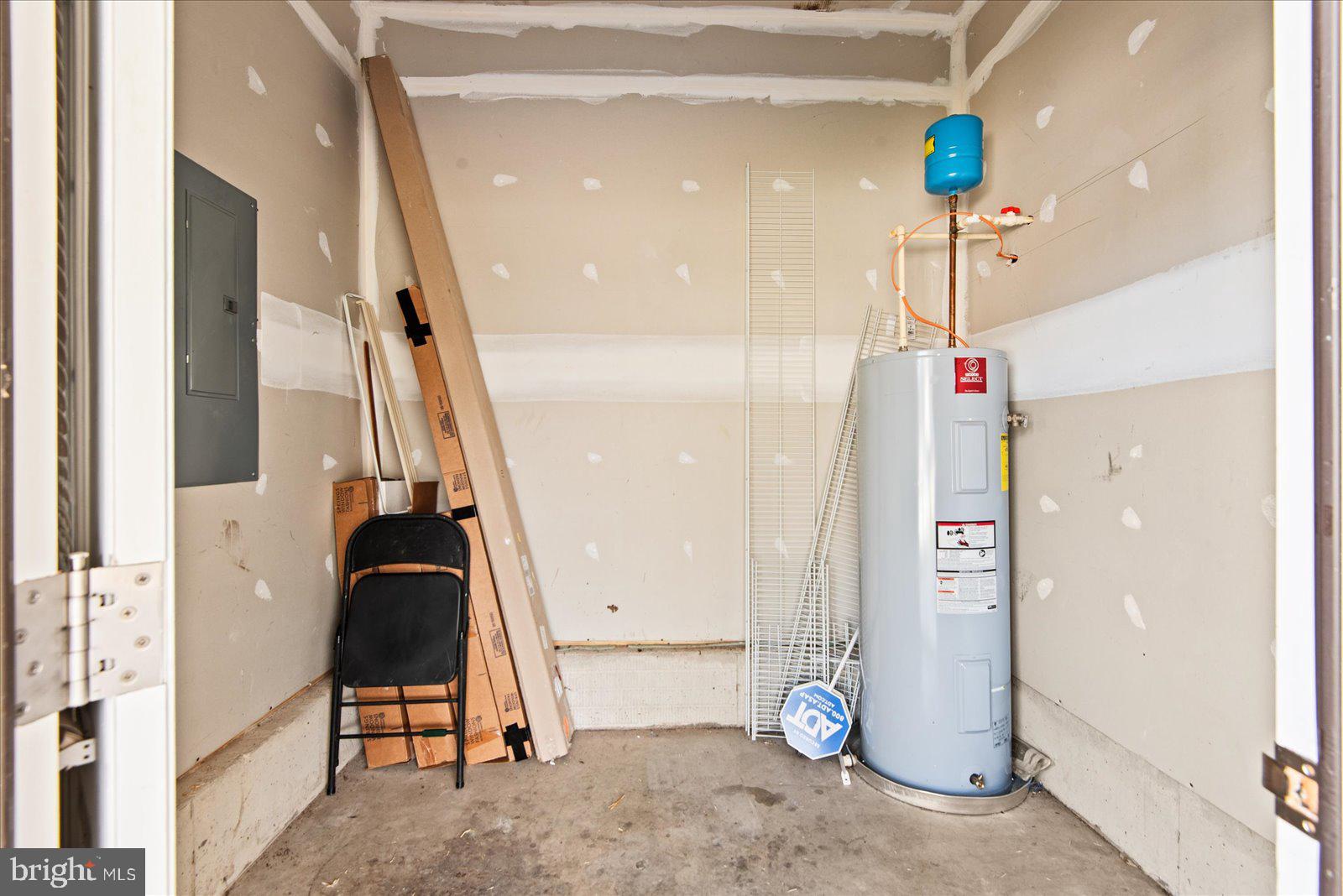 310 3rd Street Colonial Beach, VA 22443 - Photo 32 of 38 a view of a hallway with windows