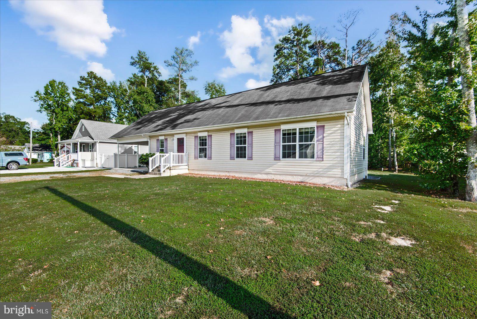 310 3rd Street Colonial Beach, VA 22443 - Photo 4 of 38 a front view of a house with a yard
